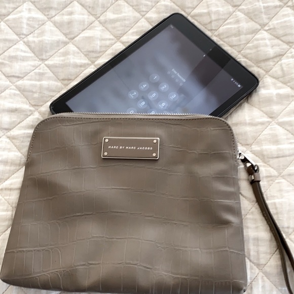 Marc by Marc Jacobs iPad case - Picture 2 of 7
